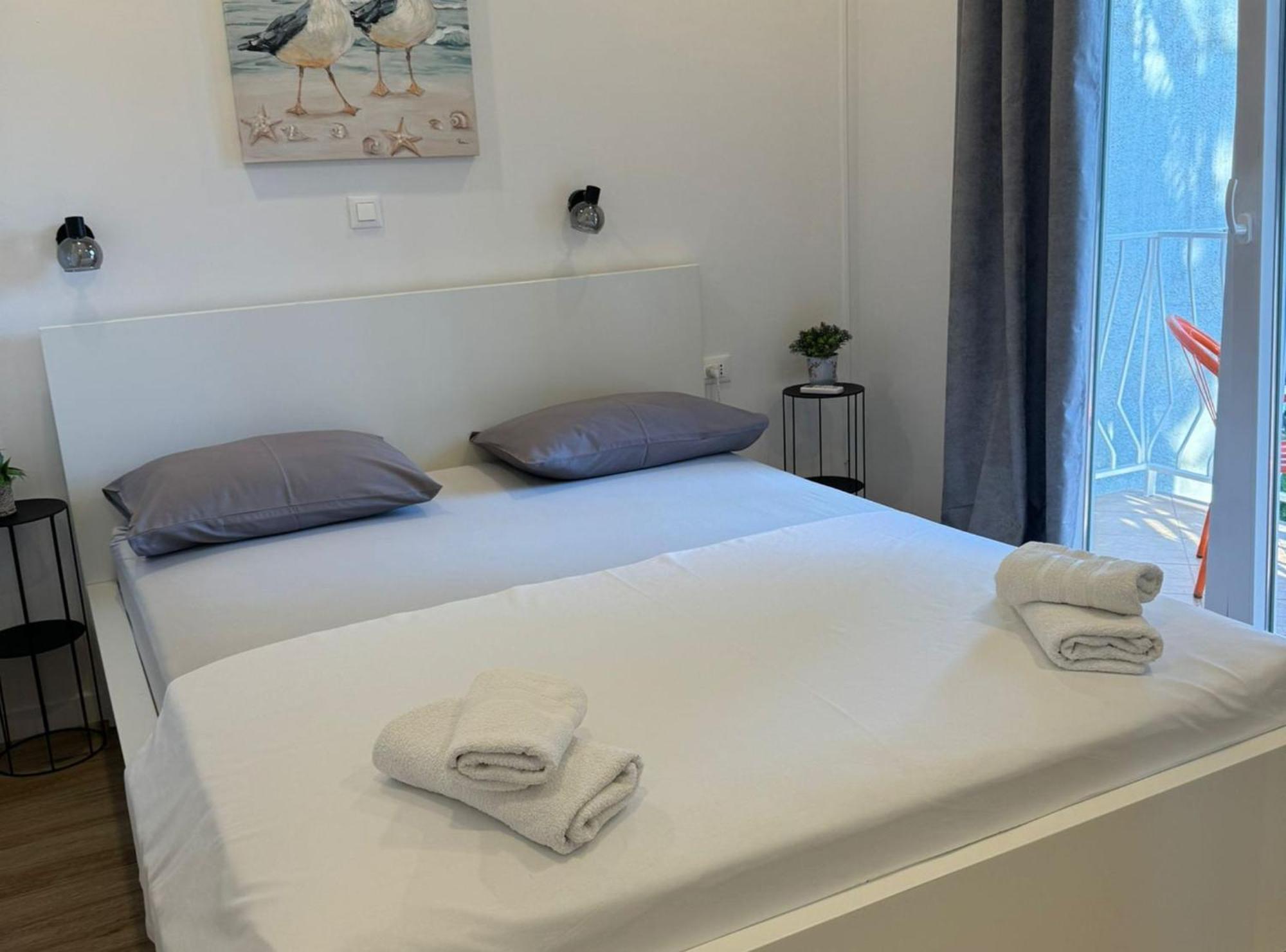 Apartment & Rooms Papa 米利尼 外观 照片